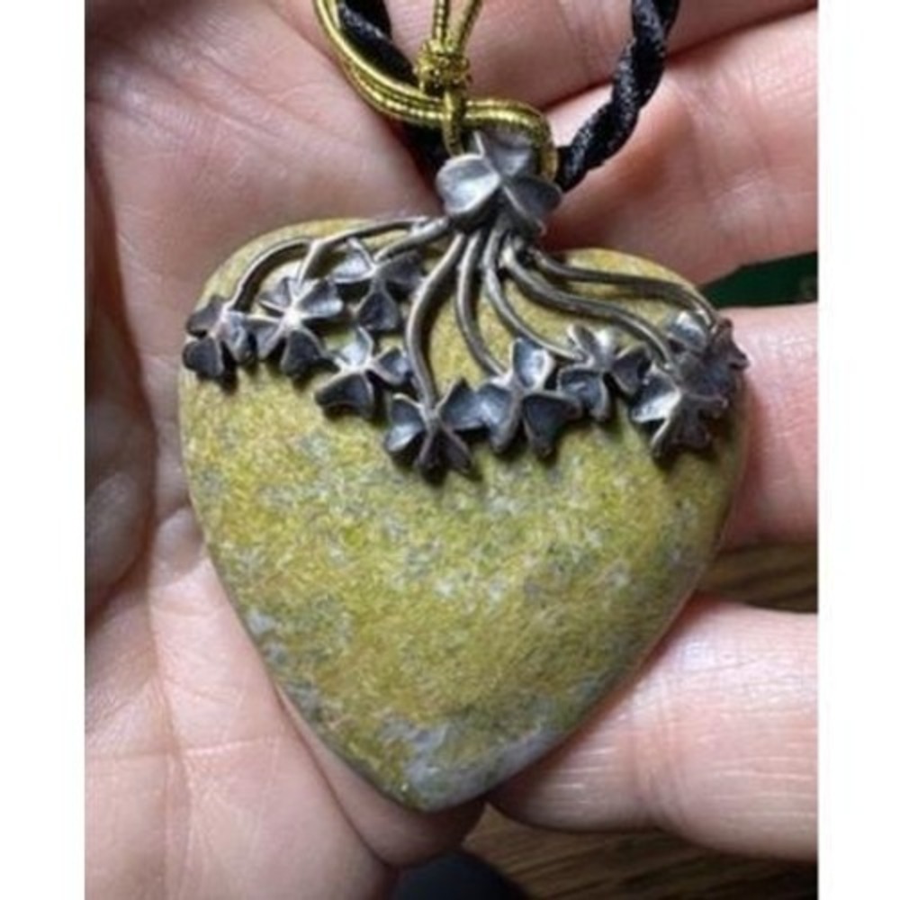 Vintage Sterling Silver Connemara Shamrock Heart Pendant Necklace